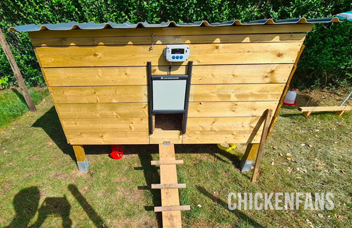 finished diy chicken coop