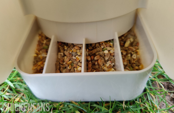 the anti feed waste system of the royal rooster feeder