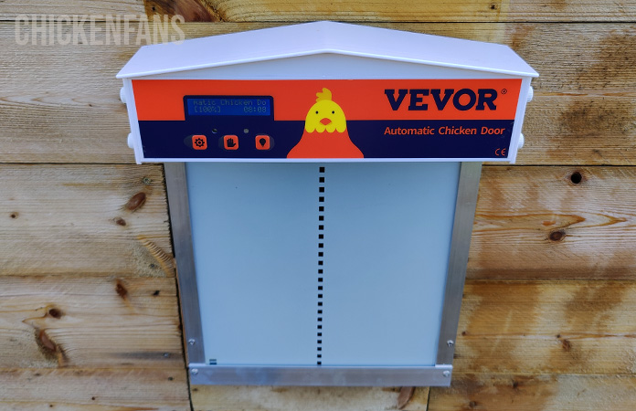 the vevor chicken coop door in closed mode