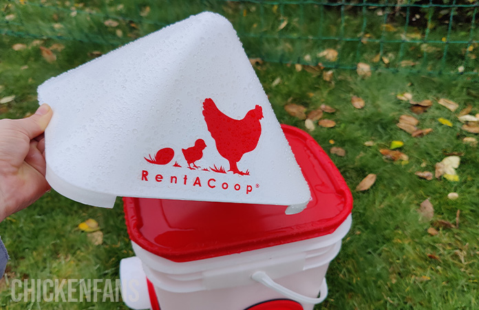 the no roost cap on the rentacoop chicken feeder